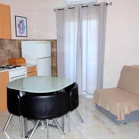 In Mit Barbecue By Interhome Apartman Vinišće