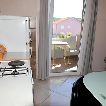 Apartman In Mit Barbecue By Interhome Vinišće