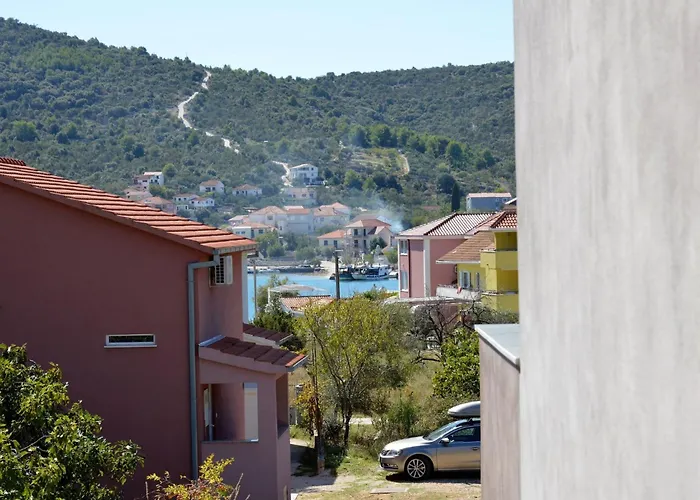 In Mit Barbecue By Interhome Apartman Vinišće