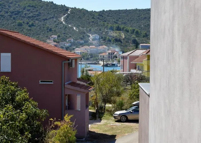 In Mit Barbecue By Interhome Apartman Vinišće