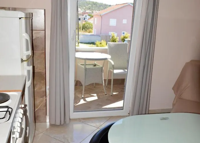 Apartman In Mit Barbecue By Interhome Vinišće