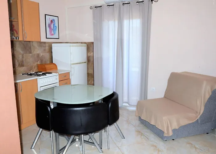 In Mit Barbecue By Interhome Apartman Vinišće