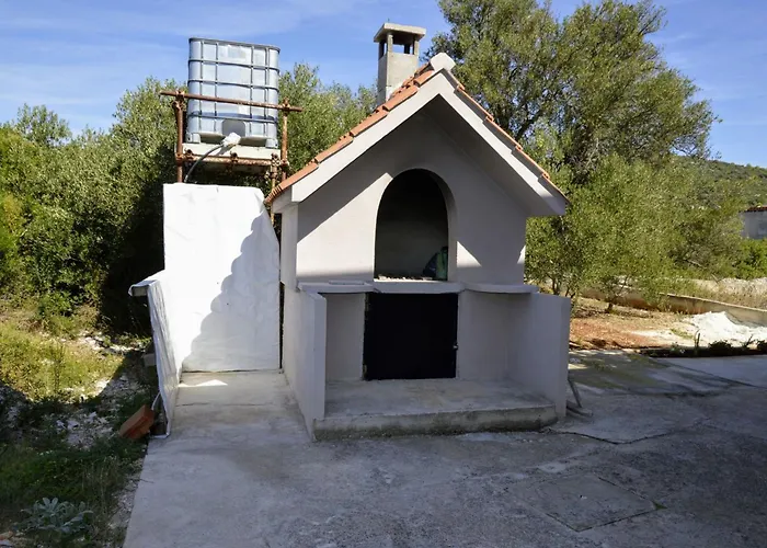Apartman In Mit Barbecue By Interhome Vinišće