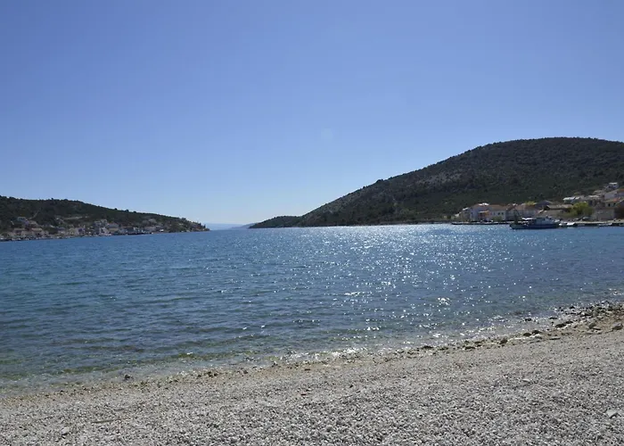 In Mit Barbecue By Interhome Vinišće